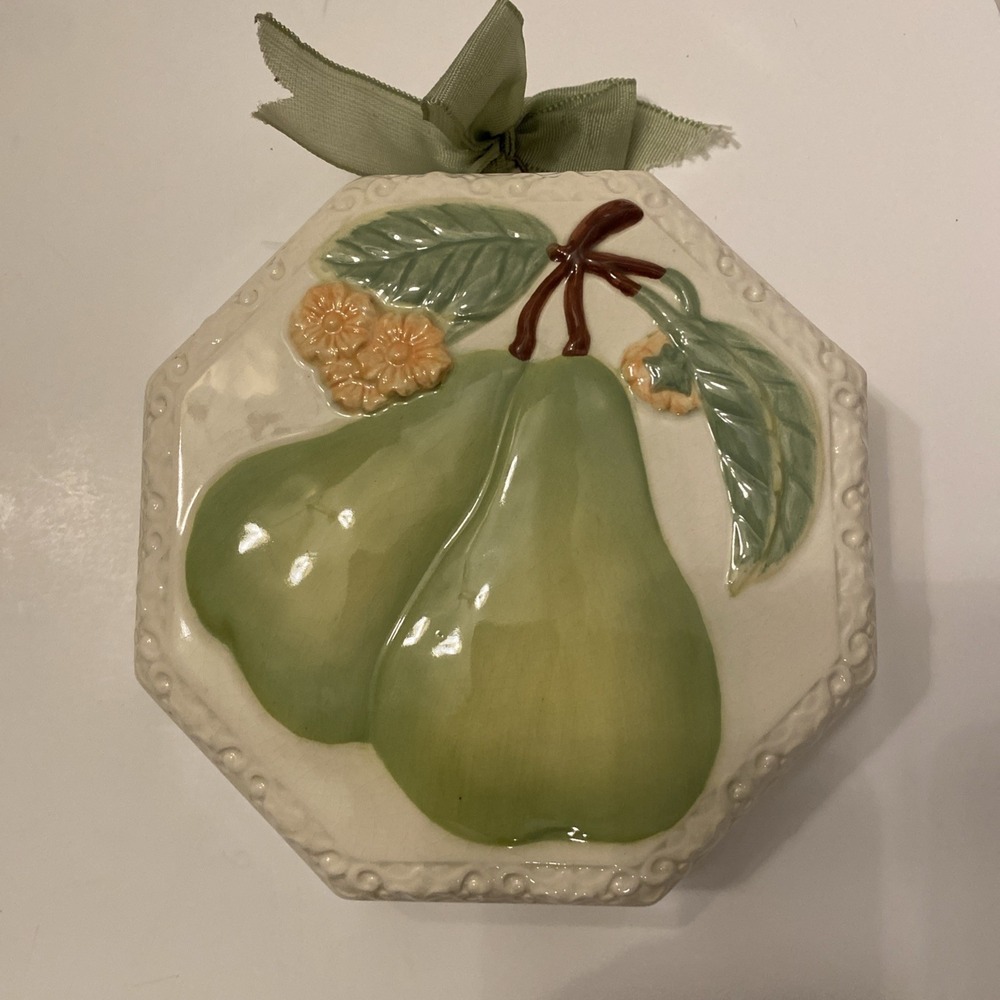 Green Pears Decorative Mold Fruit Wall Hanging Kitchen‎ Decor Vtg. Avon Ceramic